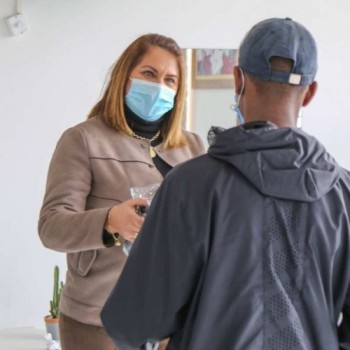 Prefeitura entrega agasalhos a jovens
