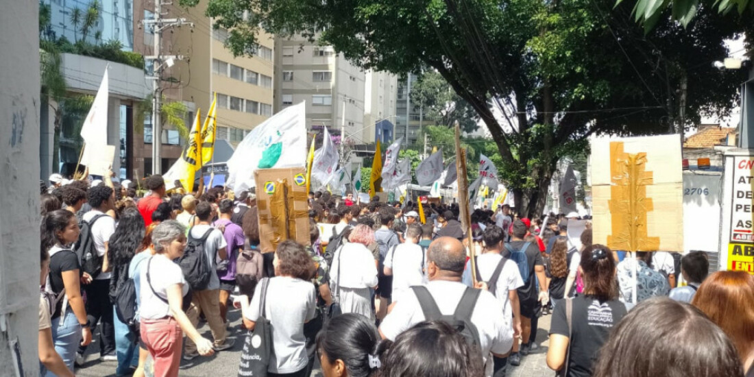 Estudantes protestam pela revogação do Novo Ensino Médio