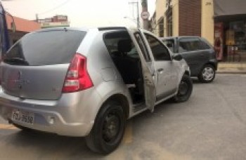 Suspeitos trocam tiros com a polícia