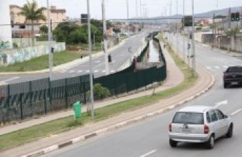 População aponta perigos em avenida