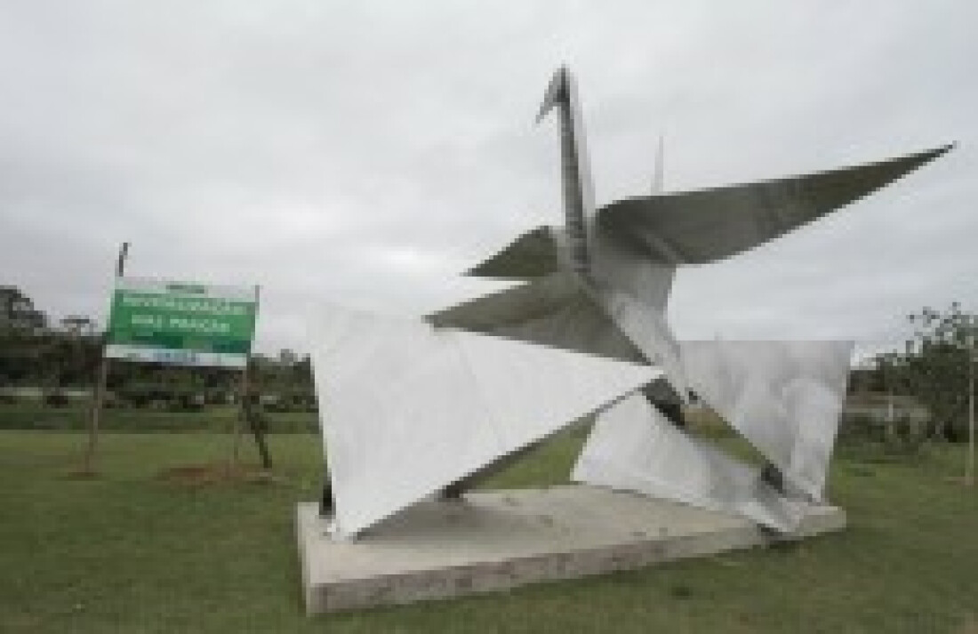 Escultura é montada na praça Sol Nascente, na Índio Tibiriçá