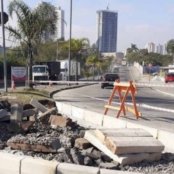 Obras alteram o trânsito no encontro com avenida