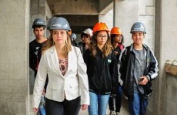 Alunos da Etec fazem visita a obra da Fatec