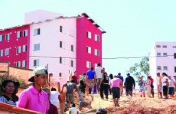 350 famílias ocupam unidades em Arujá