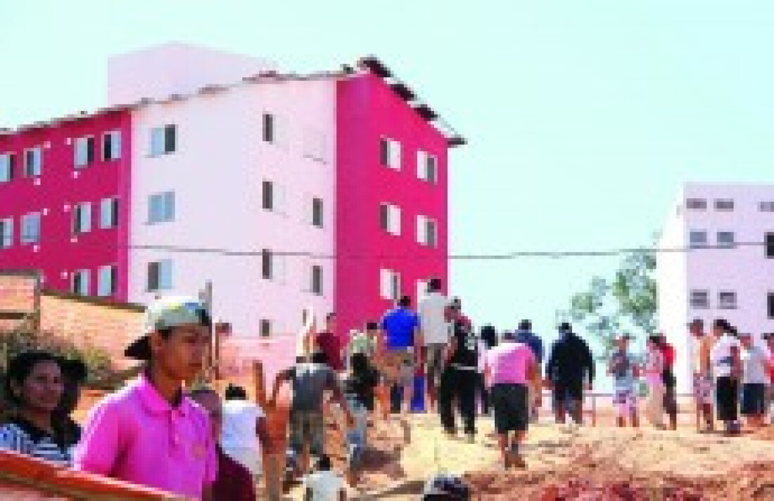350 famílias ocupam unidades em Arujá