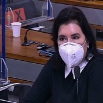 Senadora aponta falsificação em documento usado pelo governo