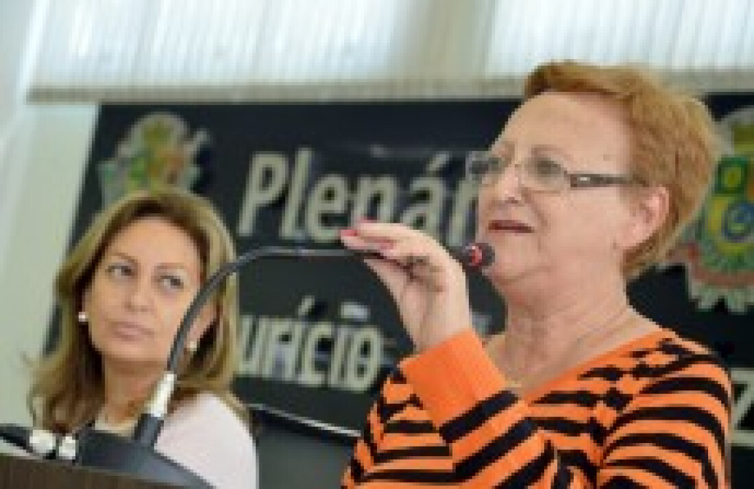 Prefeita interina é empossada na Câmara de Itaquá:
