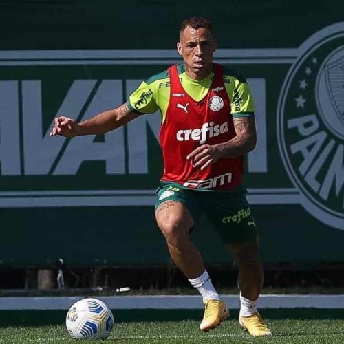 Palmeiras explora fase ruim do Grêmio para vencer a 4ª seguida