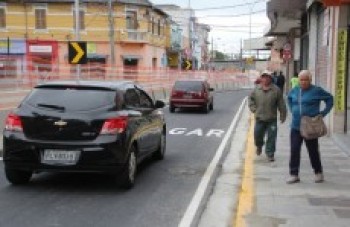 Motoristas e comerciantes elogiam a liberação da via