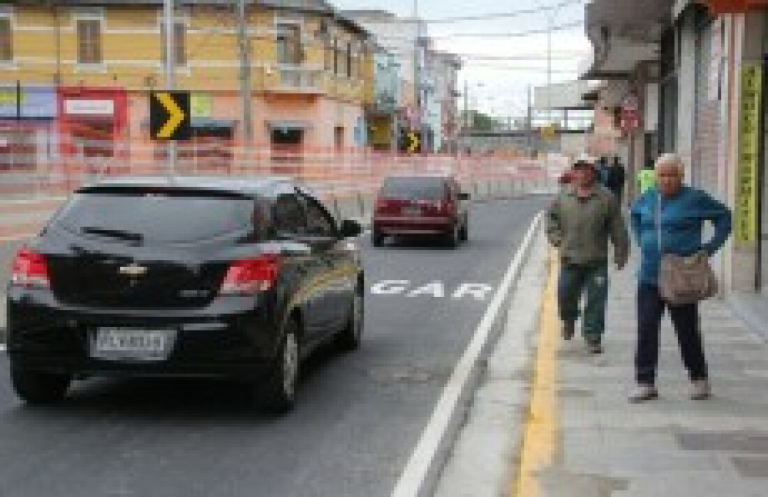Motoristas e comerciantes elogiam a liberação da via