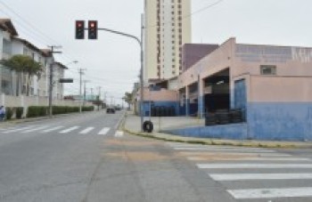 Motociclista se choca contra carro em Mogi