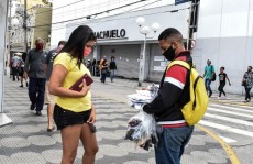 Prefeitura isenta comércio ambulante de taxas