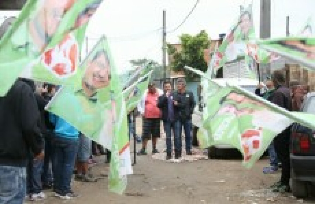Lacerda substitui material de sua campanha após saída de jorginho: