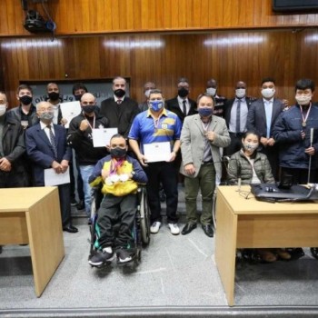 Câmara entrega Medalha Destaque Esportivo a atletas