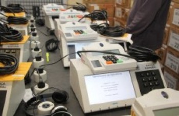 Urnas começam a ser lacradas nos cartórios para as eleições
