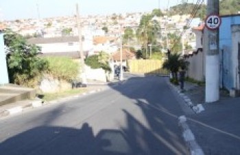 Idosa morre atropelada em frente à igreja