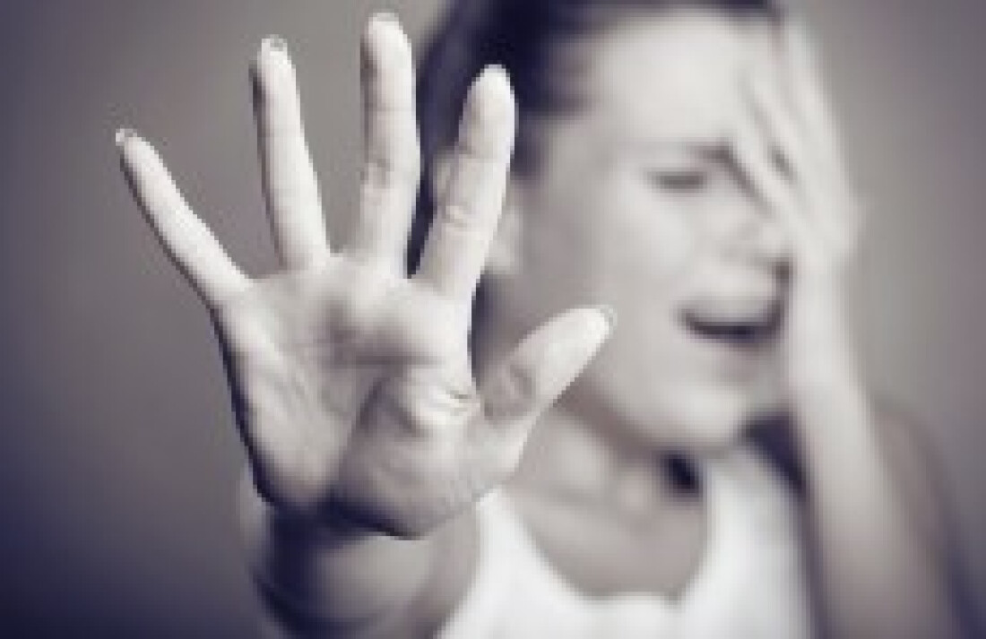 Mais de 33% da população culpa a mulher agredida