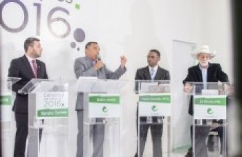 Candidatos de Ferraz participam de debate: