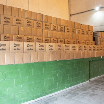 Distribuição de cestas inicia para novo grupo em Ferraz