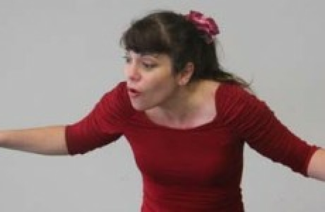 Lilian Marchetti faz contação de histórias em biblioteca de Suzano