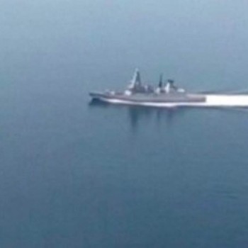 Rússia ameaça bombardear navio de guerra britânico