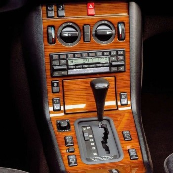 Mercedez recorda os 135 anos de história do rádio automotivo