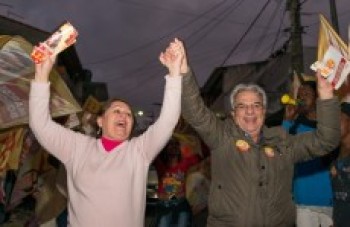 Borges caminha pelas ruas da região central