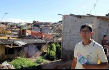 Mamoru visita fábricas e fala com trabalhadores