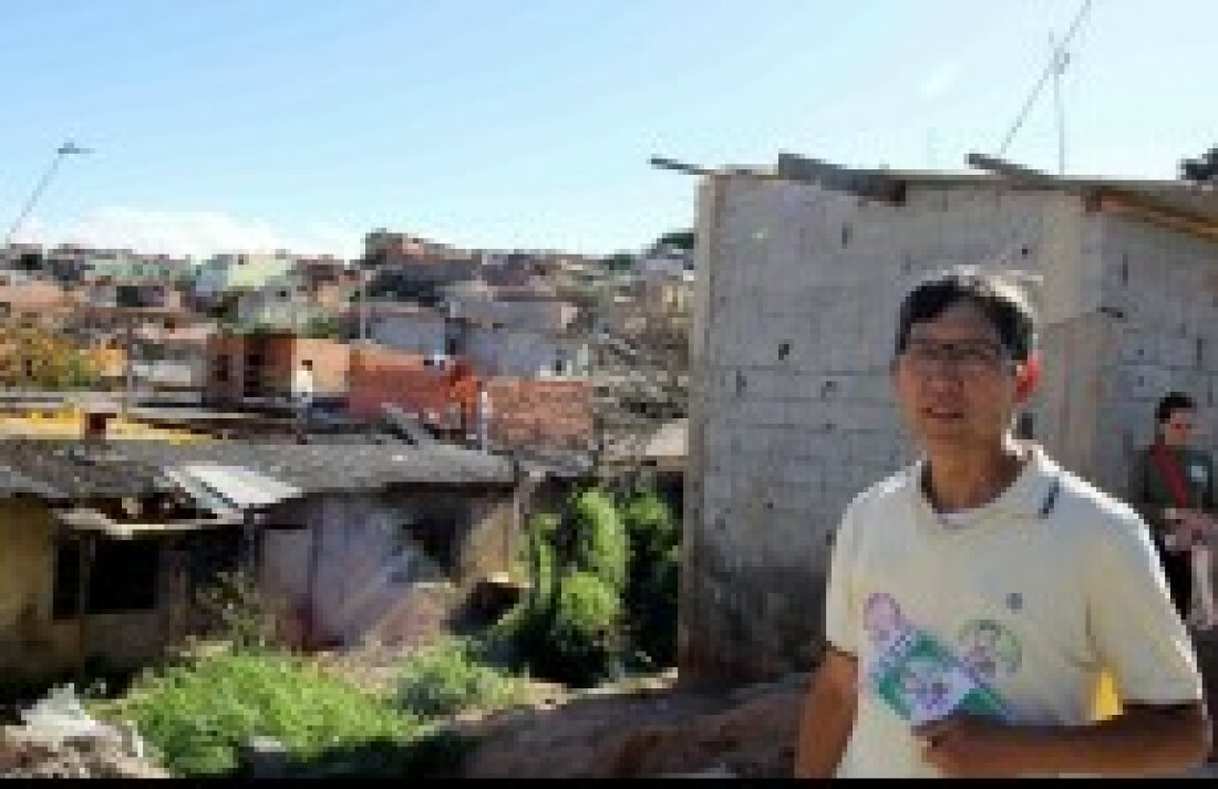 Mamoru visita fábricas e fala com trabalhadores