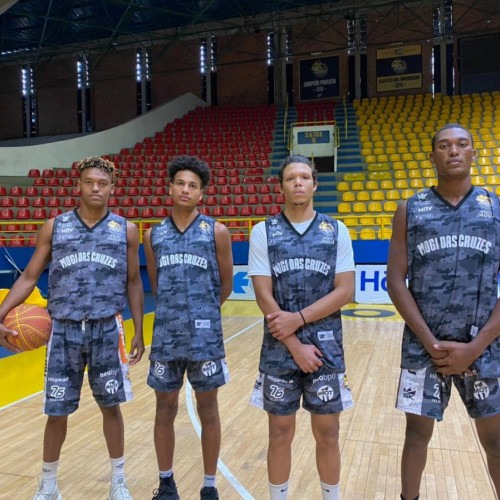 Atletas de projetos sociais reforçam equipe na LDB