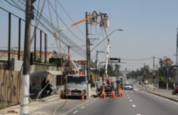 EDP faz troca da fiação na SP-66 em Suzano