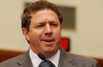 Ministro lamenta a morte de candidato