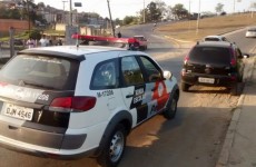 Bando assalta família e leva carros e dinheiro