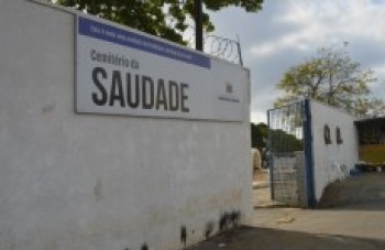 Sepultura do cemitério da Saudade é violada e ossos ficam expostos