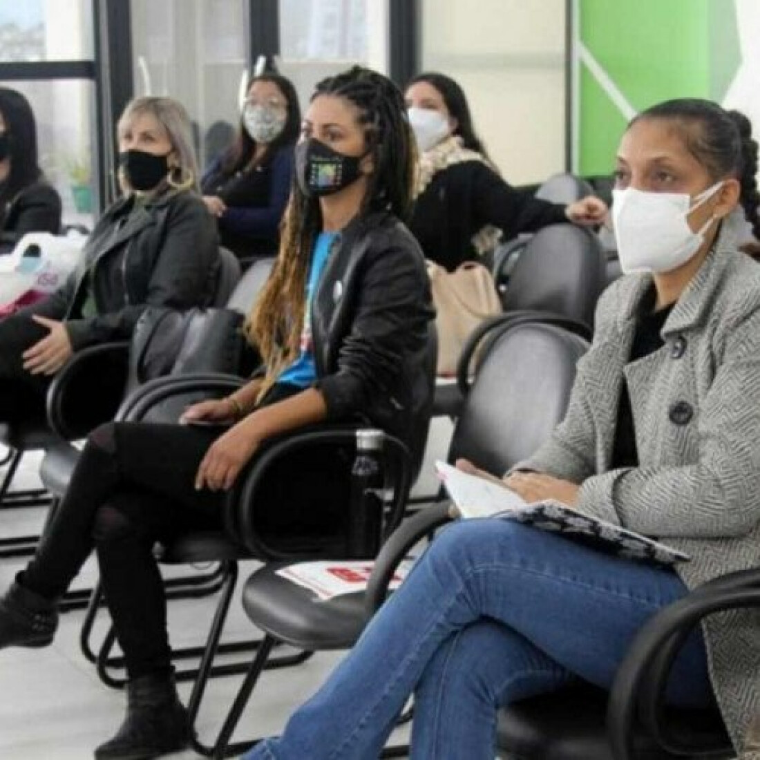Projeto de Escola Clínica é apresentado a grupo de mães