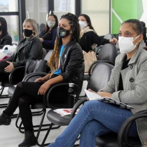 Projeto de Escola Clínica é apresentado a grupo de mães