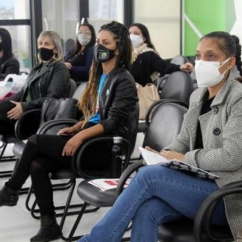 Projeto de Escola Clínica é apresentado a grupo de mães