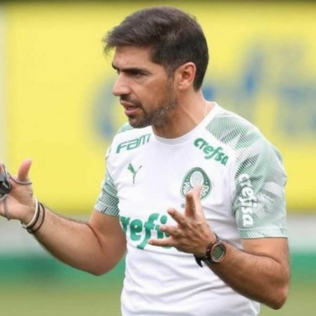 Palmeiras e Corinthians fazem dérbi da crise após eliminações