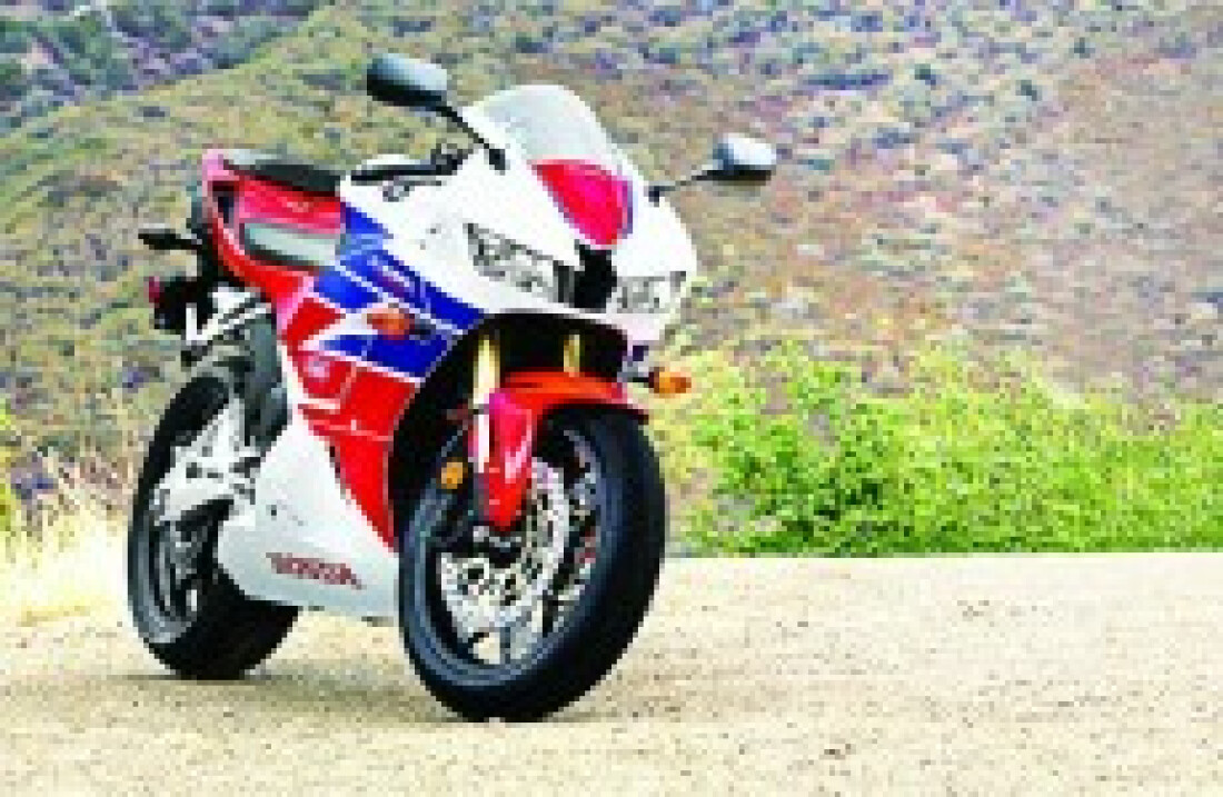 Honda CBR 600 RR é nova só no nome