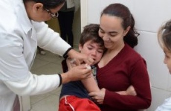 Campanha vacina quase 3 mil crianças em Ferraz