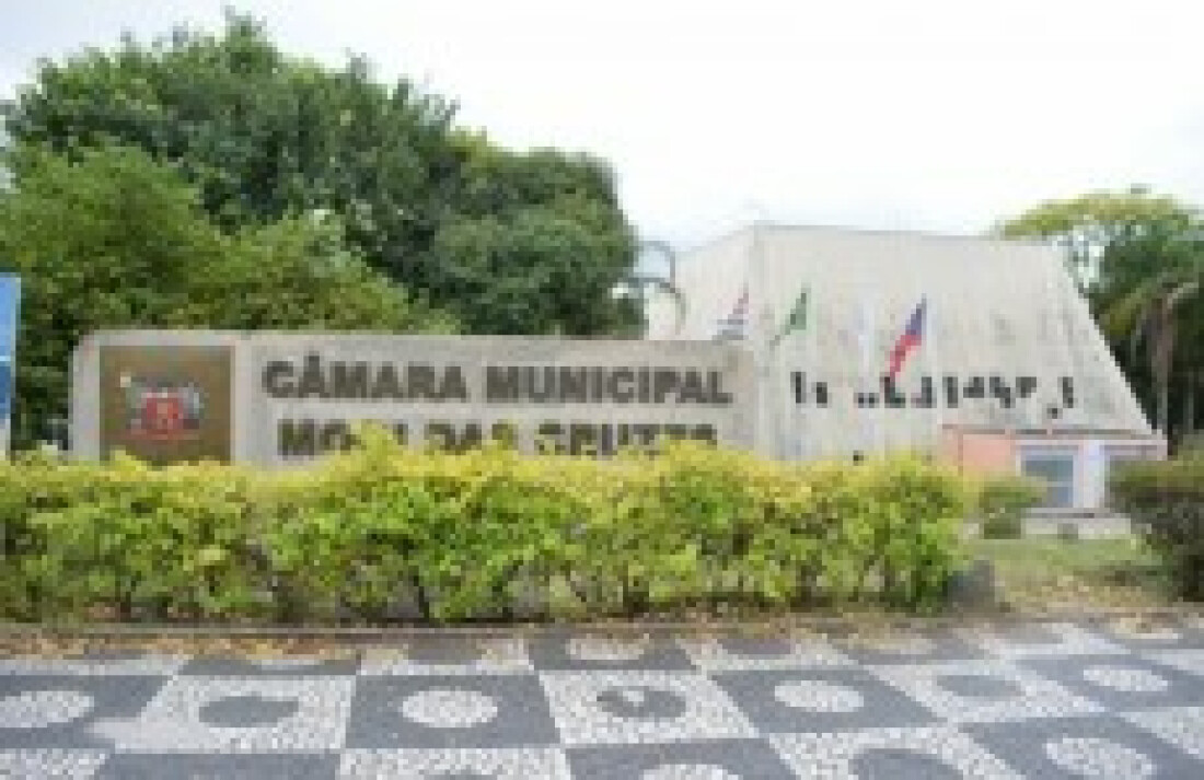 Vereadores pedem rapidez na entrega de aparelhos de surdez