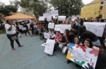 Estudantes e professores protestam