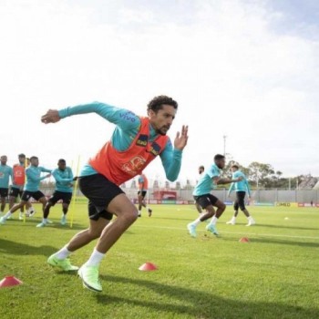 Brasil pega o Paraguai, mas foco é protesto dos atletas