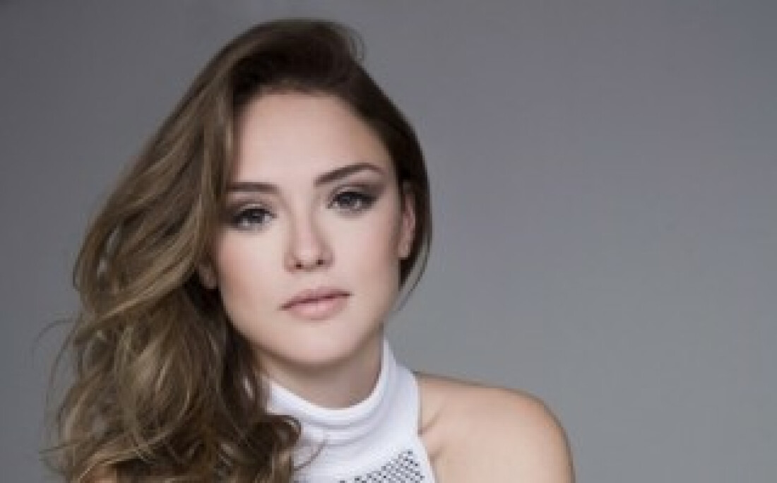 Isabelle Drummond mantém brilho no olhar