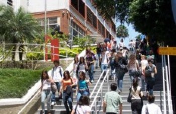 Quase metade desiste dos cursos