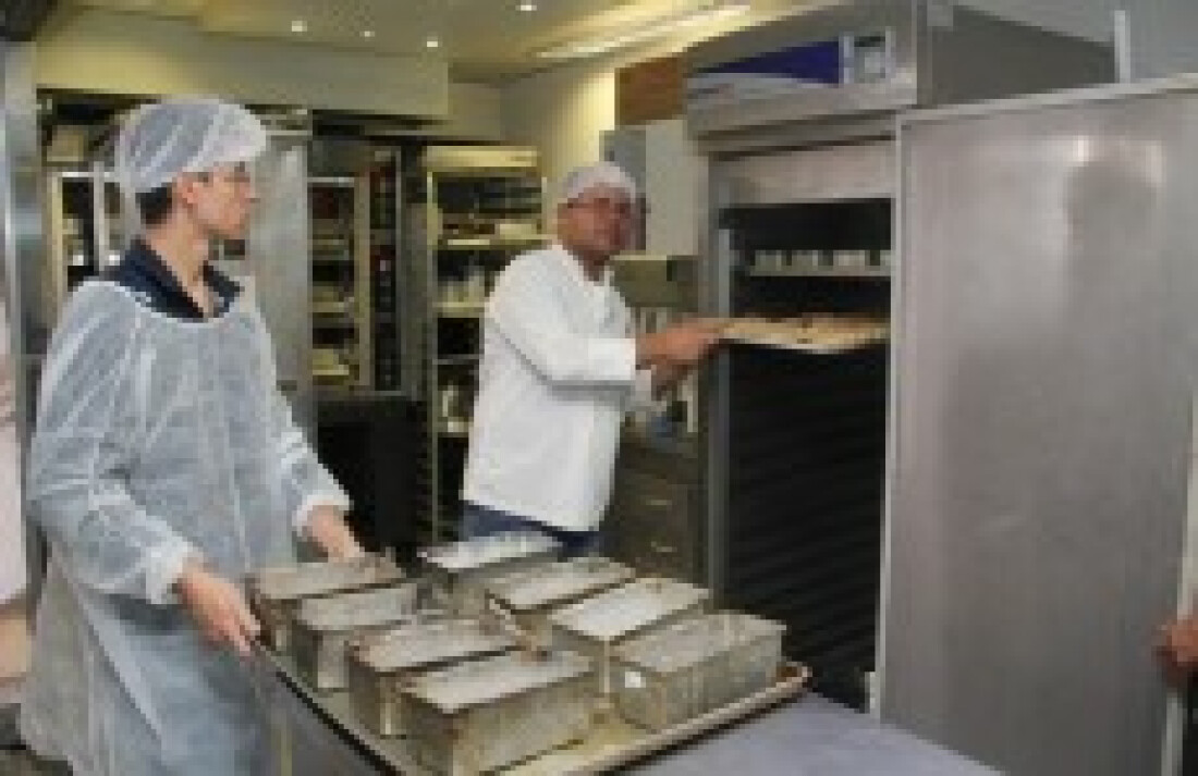 Carreta oferece curso de panificação e confeitaria