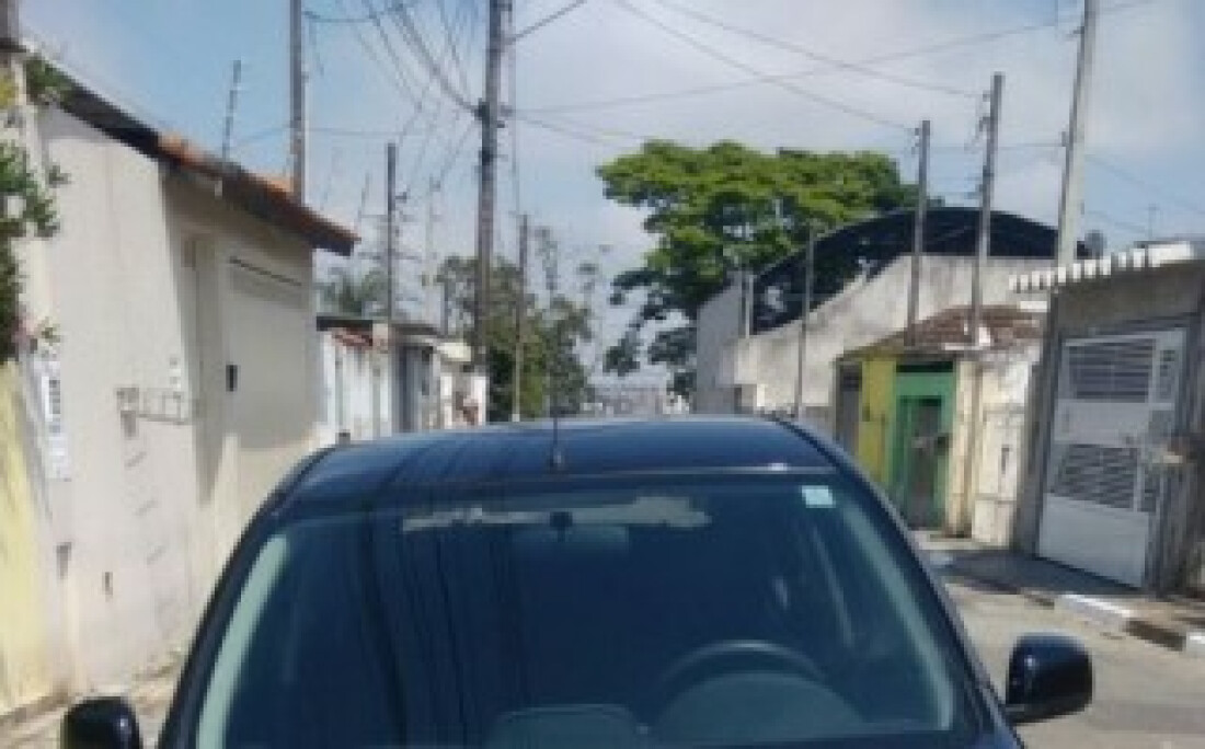 Carro é recuperado após assalto: