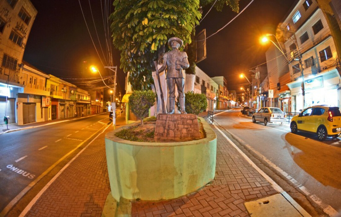 Área central recebe pintura e manutenção