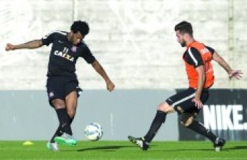 Gil lamenta confronto com o time do Santos