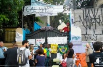 Estudantes ocupam escola no centro de SP em ato